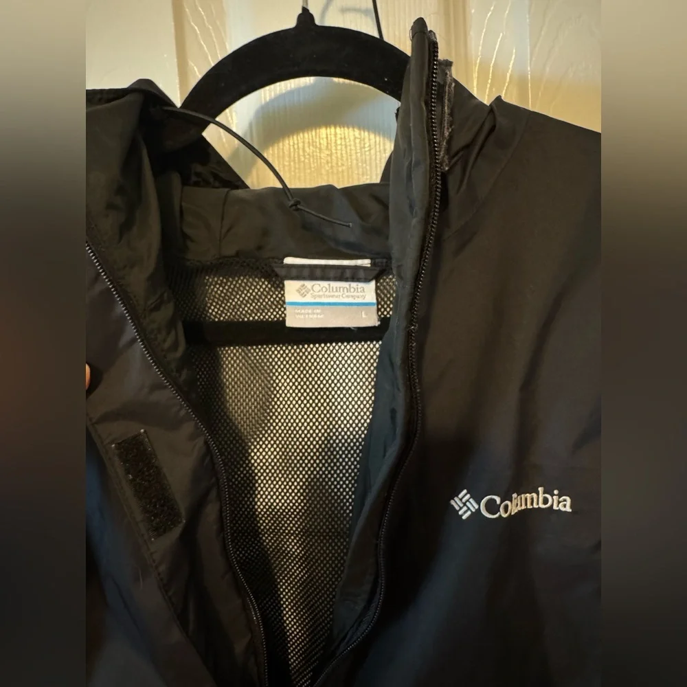 Women’s Columbia Black Lightweight Hooded Rain Jacket- Large - Picture 6 of 7